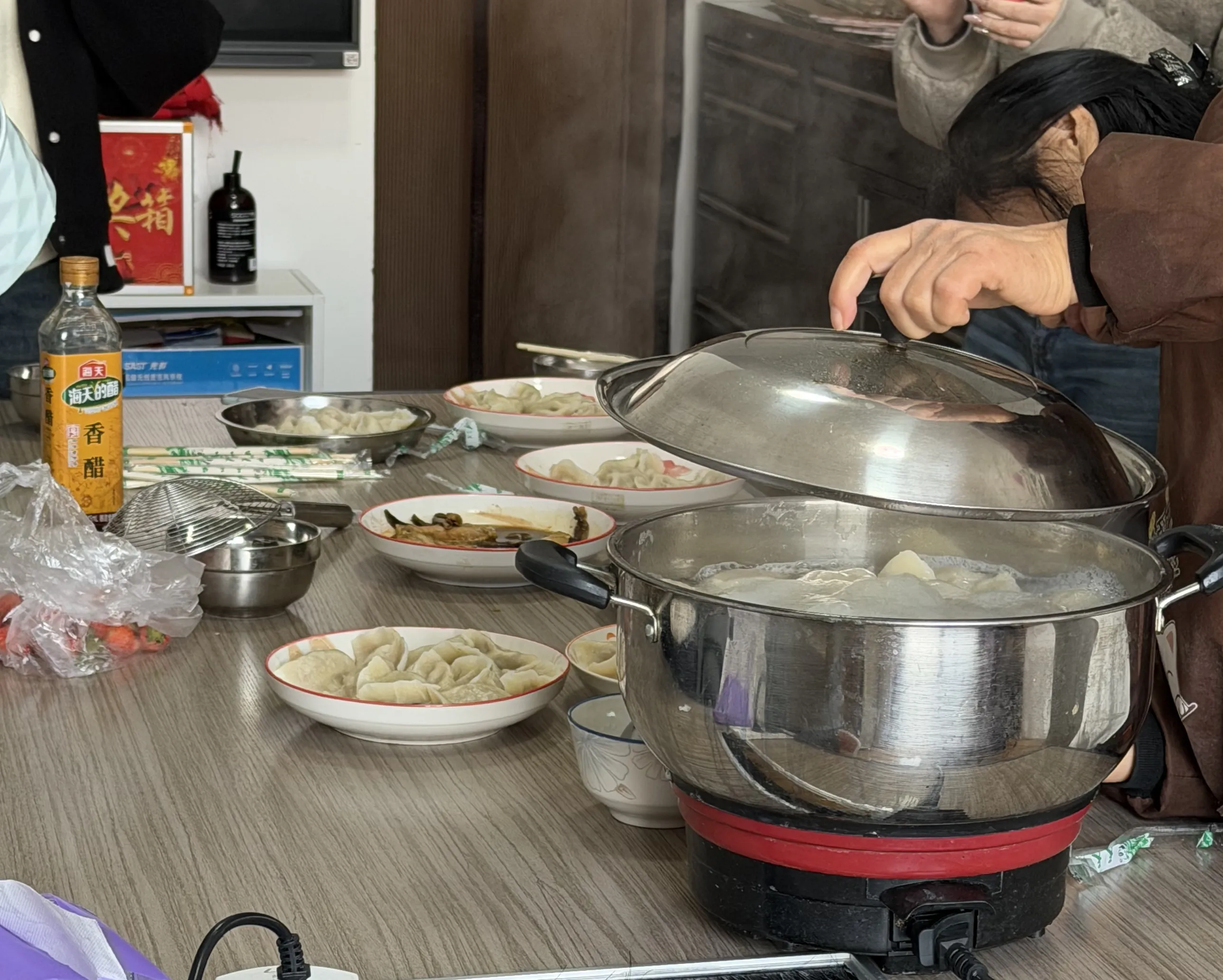 ​မောင်​တုံတို့အားလုံး စည်းလုံးညီညွတ်​ပြီး ​အောင်​မြင်​​သောနှစ်​ဖြစ်​ပါ​စေလို့ ဆု​တောင်း​ပေးလိုက်​ပါတယ်​